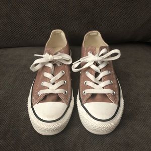 tan converse low tops